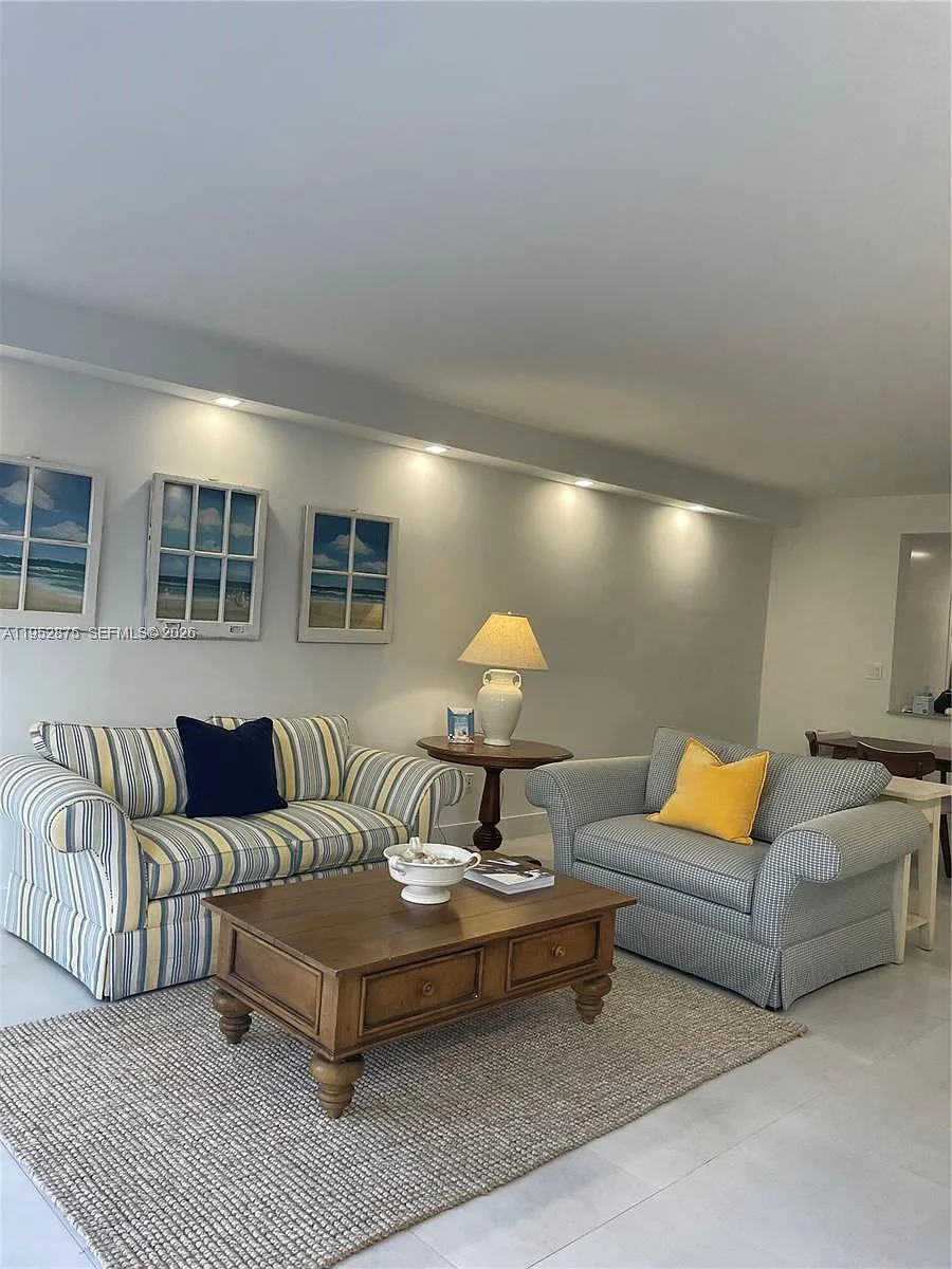 Building Photo - 10275 Collins Ave #208