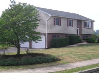 2 Cranfield Ct, Elizabethtown, PA 17022