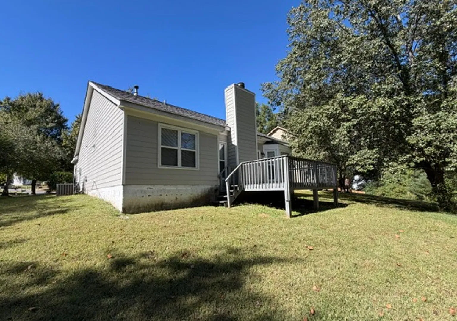 1/2 Month Off Special: 3 bed, 2bath with 1 car garage with many upgrades — Photo 3