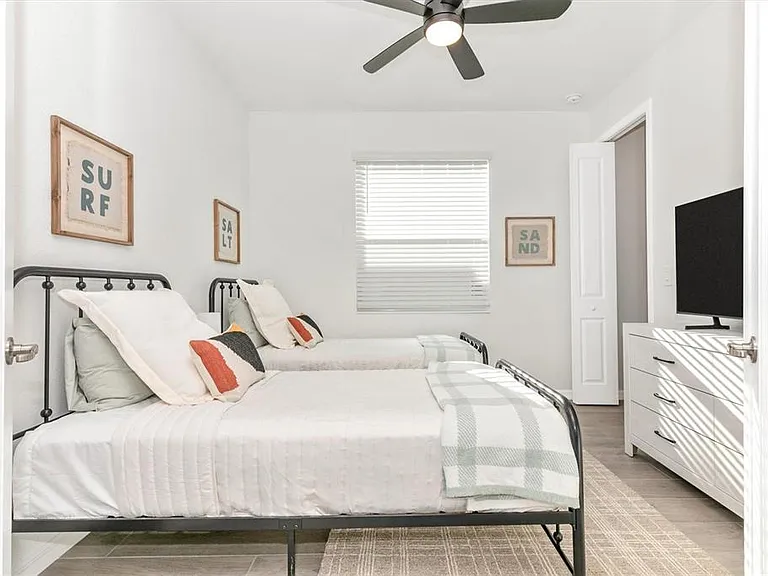 17672 Santorini Ct — Photo 37