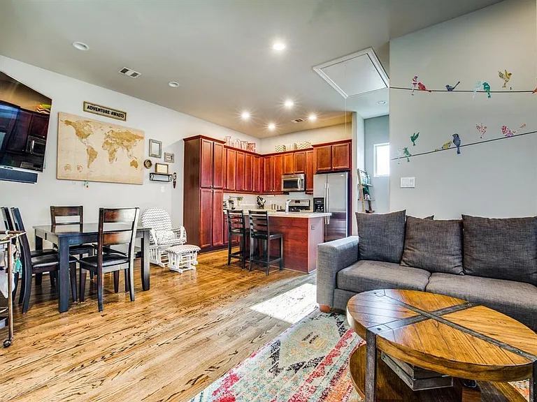 1246 Sampson St — Photo 11