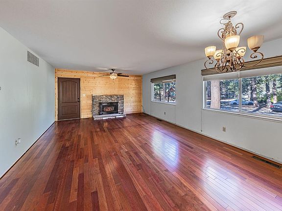 3rd image of 1071 Pine Grove Ave