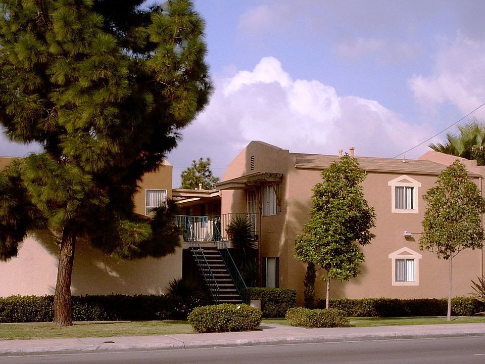 1st image of 2644 Fairmount Ave