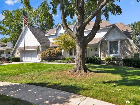 12604 Meadow Ln, Leawood, KS 66209
