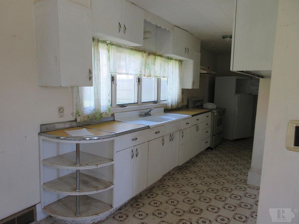 2nd image of 216 W Kennedy St