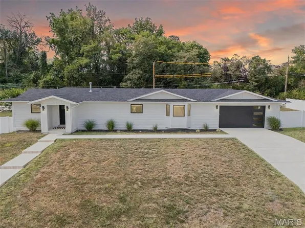 4124 Lois Ln, Saint Louis, MO 63125