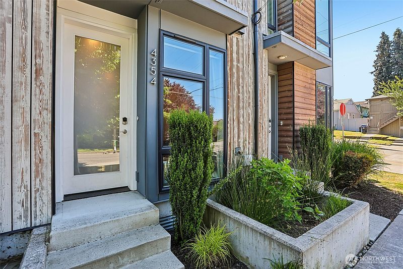 2nd image of 4354 6th Avenue NW