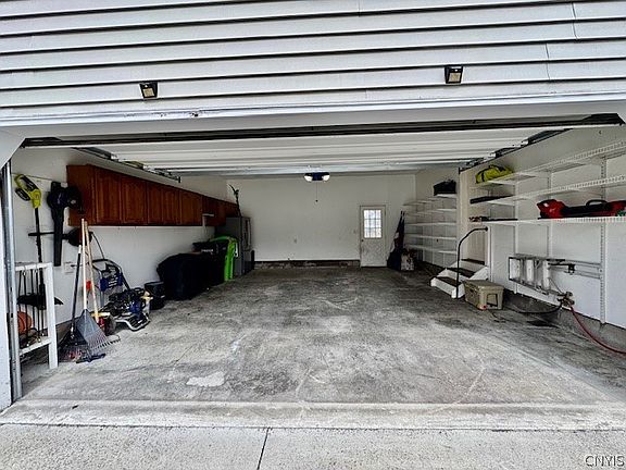 4th image of 440 Lincoln Ave