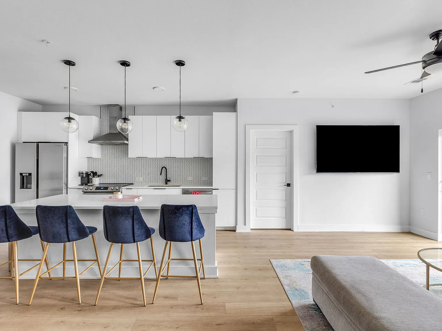 2 bed, 1161 sqft, $3,050 — Photo 3