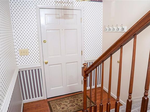 2nd image of 3221 B Regents Park Ln