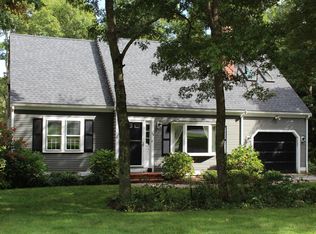 14 Rolling Oaks Dr, Pocasset, MA 02559