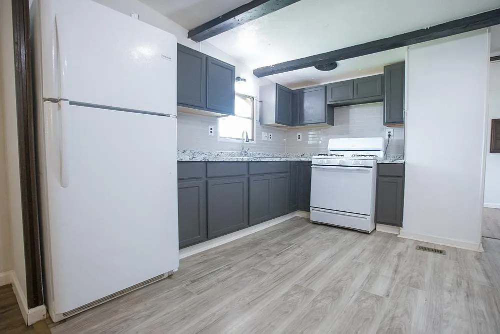 2 bed, 2.0 bath, 1100 sqft, $1,200 — Photo 3