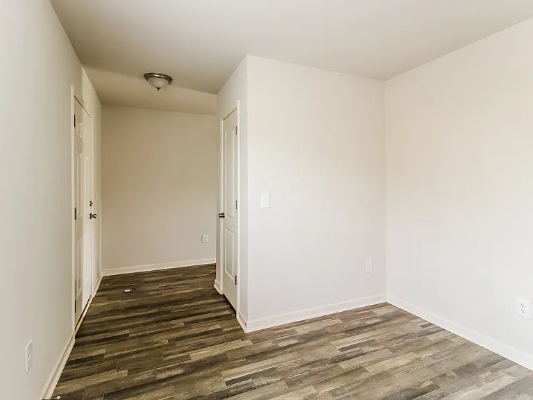 216 Glenoaks Dr — Photo 5