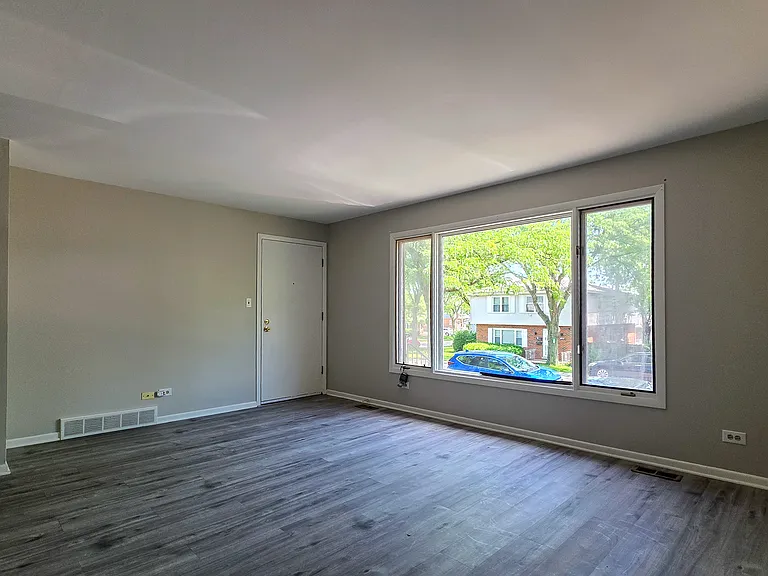 16724 Hillside Pl — Photo 3
