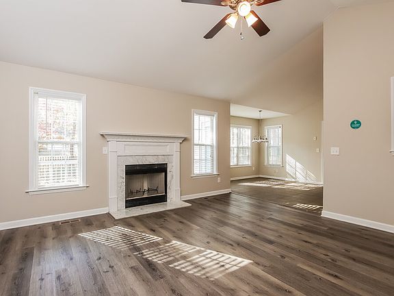 4th image of 300 Wood Green Dr