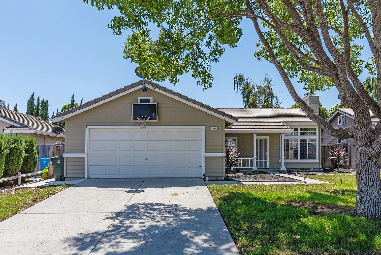 871 Del Mar Dr photo 1