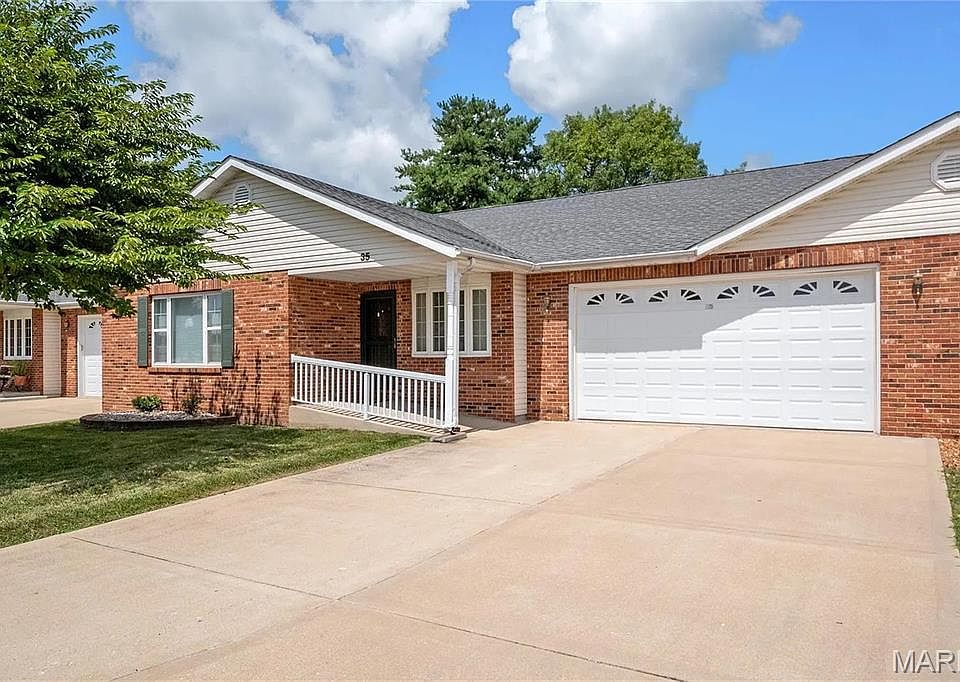 1st image of 35 Parkside Dr