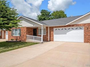 35 Parkside Dr, Bethalto, IL 62010