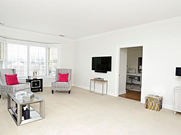 5th image of 111 Woodland Ave APT 305