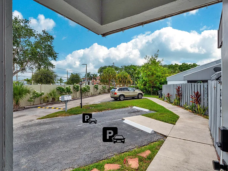235 NW 15th St — Photo 49
