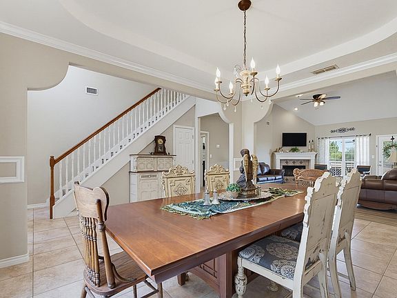 4th image of 222 Alexandra Dr
