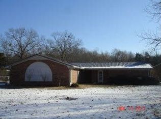 608 Park Dr, West Point, MS 39773