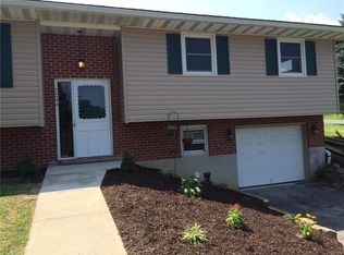 7244 Woody Knoll Dr, Slatington, PA 18080