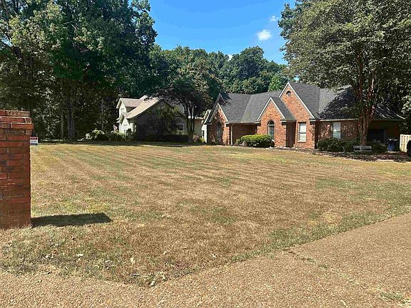 2nd image of 1887 Montrose Dr