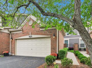 955 Heathrow Ln, Naperville, IL 60540