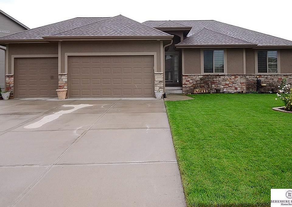 1st image of 21317 Castlerock Ln