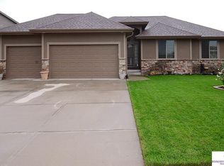 21317 Castlerock Ln, Gretna, NE 68028