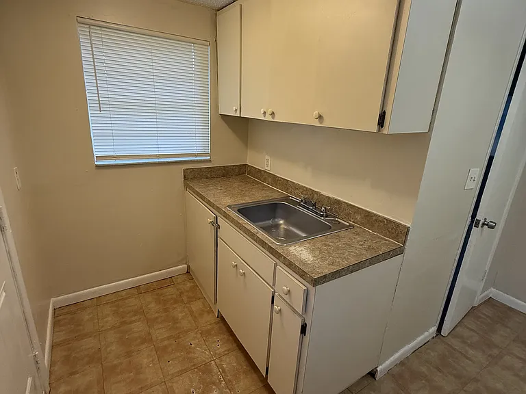 2911 E 33rd Ave #B — Photo 5