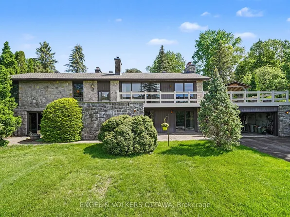 17 Goodwood Dr, Ottawa, ON K2J 3Z8