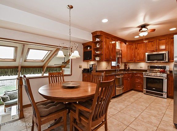 5th image of 8524 Golfview Dr