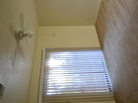 4th image of 2402 Bandera Dr APT B