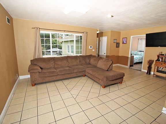 2nd image of 9735 Cedros Ave