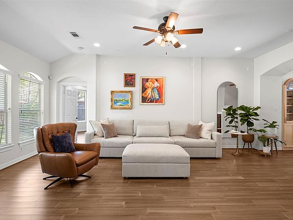 5th image of 18 Almond Branch Pl