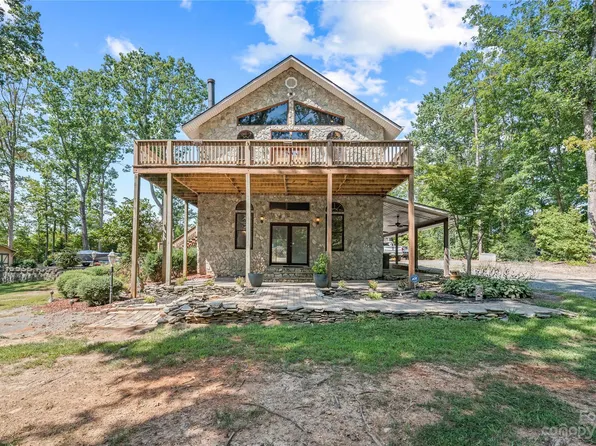 180 Charlotte Dr, New London, NC 28127