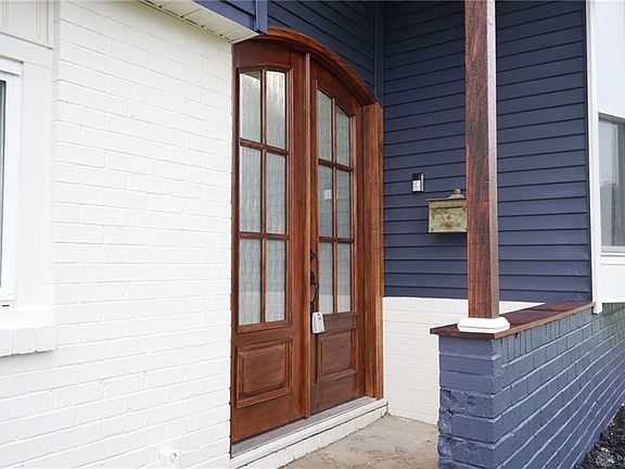 4th image of 2305 Culver Ave