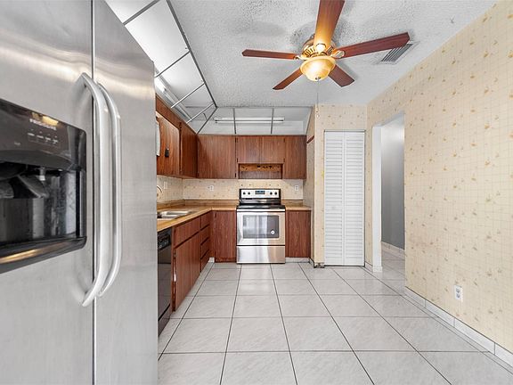 5th image of 2803 NW 108th Terrace