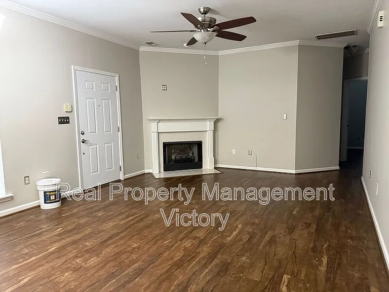 566 Treymoor Lake Cir — Photo 2