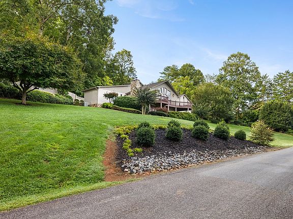 5th image of 1396 Deerfield Rd