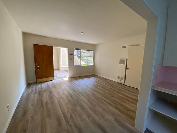 5th image of 122 W Arrellaga St APT 3