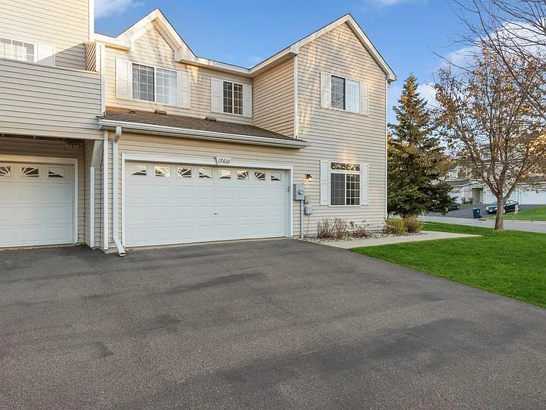 17610 Hackberry Ct — Photo 3