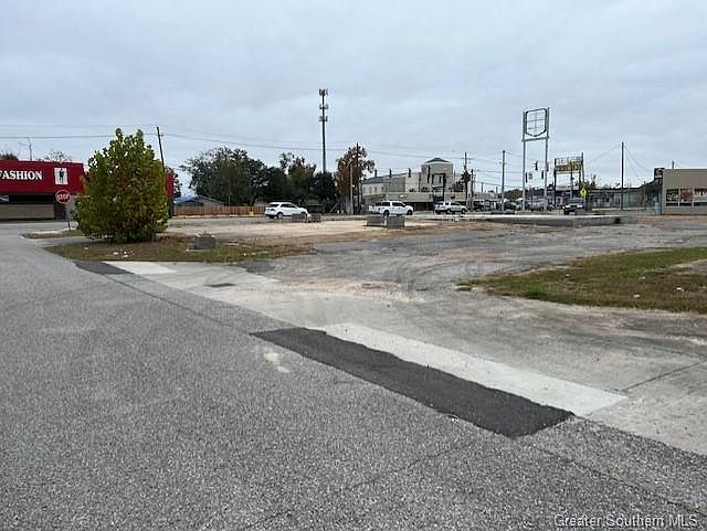 2nd image of 1129 N Martin Luther King Hwy