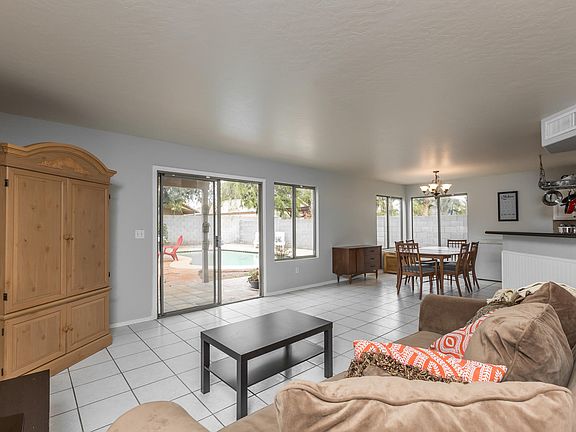 3rd image of 2128 E Palomino Dr