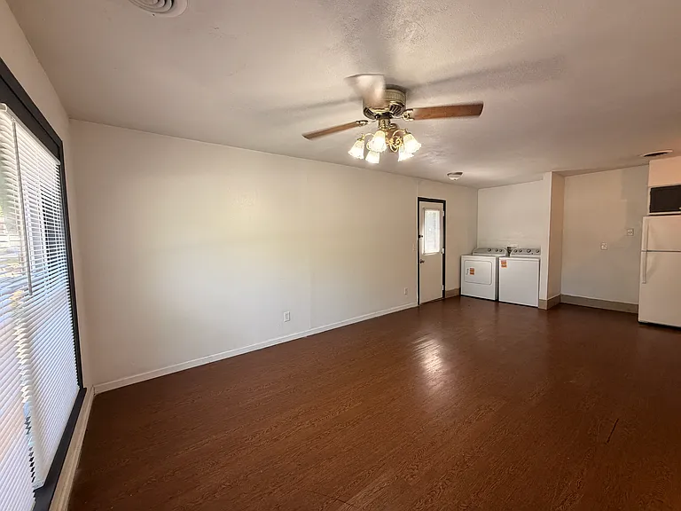215-217 E Adobe St — Photo 5