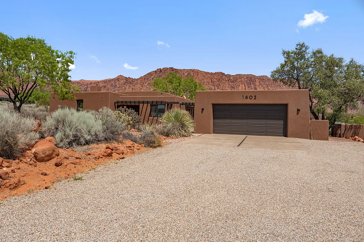 Building Photo - 1602 N Sutava Dr