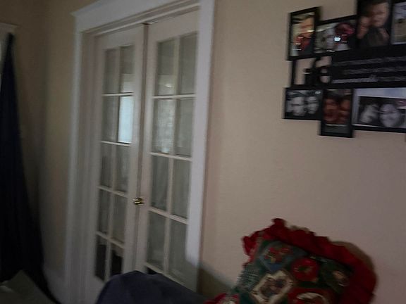 4th image of 2120 Stark St