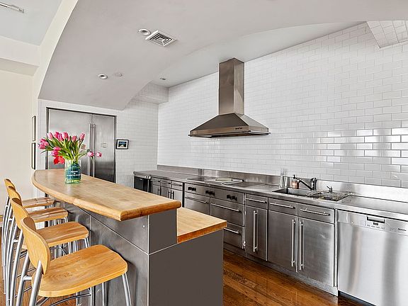 5th image of 114 W 17th St APT 4R